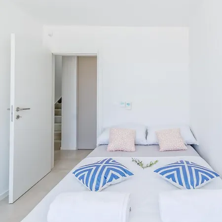 Tyra Villa