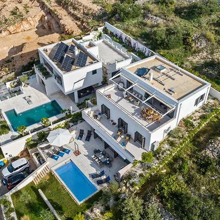 Tyra Villa Razanj