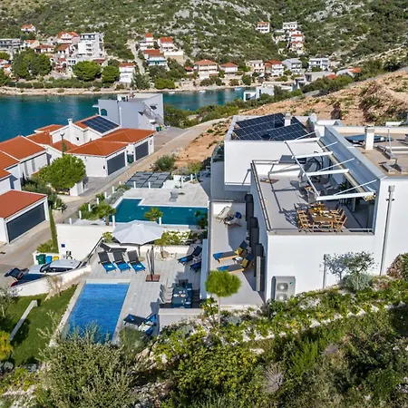Tyra Villa